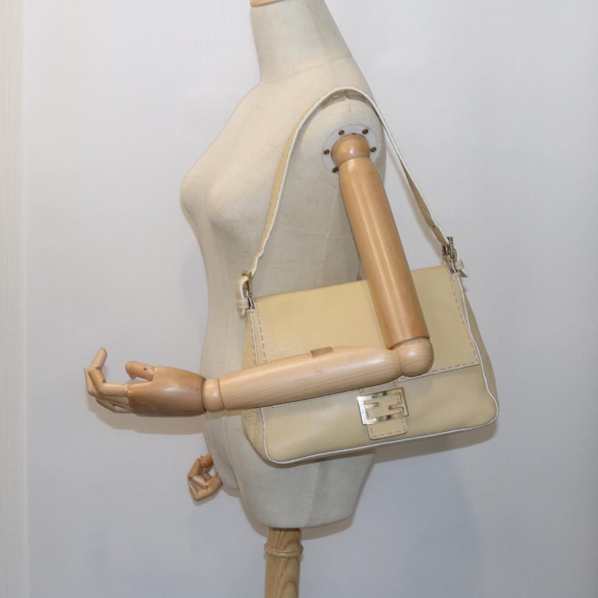 FENDI Mamma Baguette Shoulder Bag Leather Beige bs10191