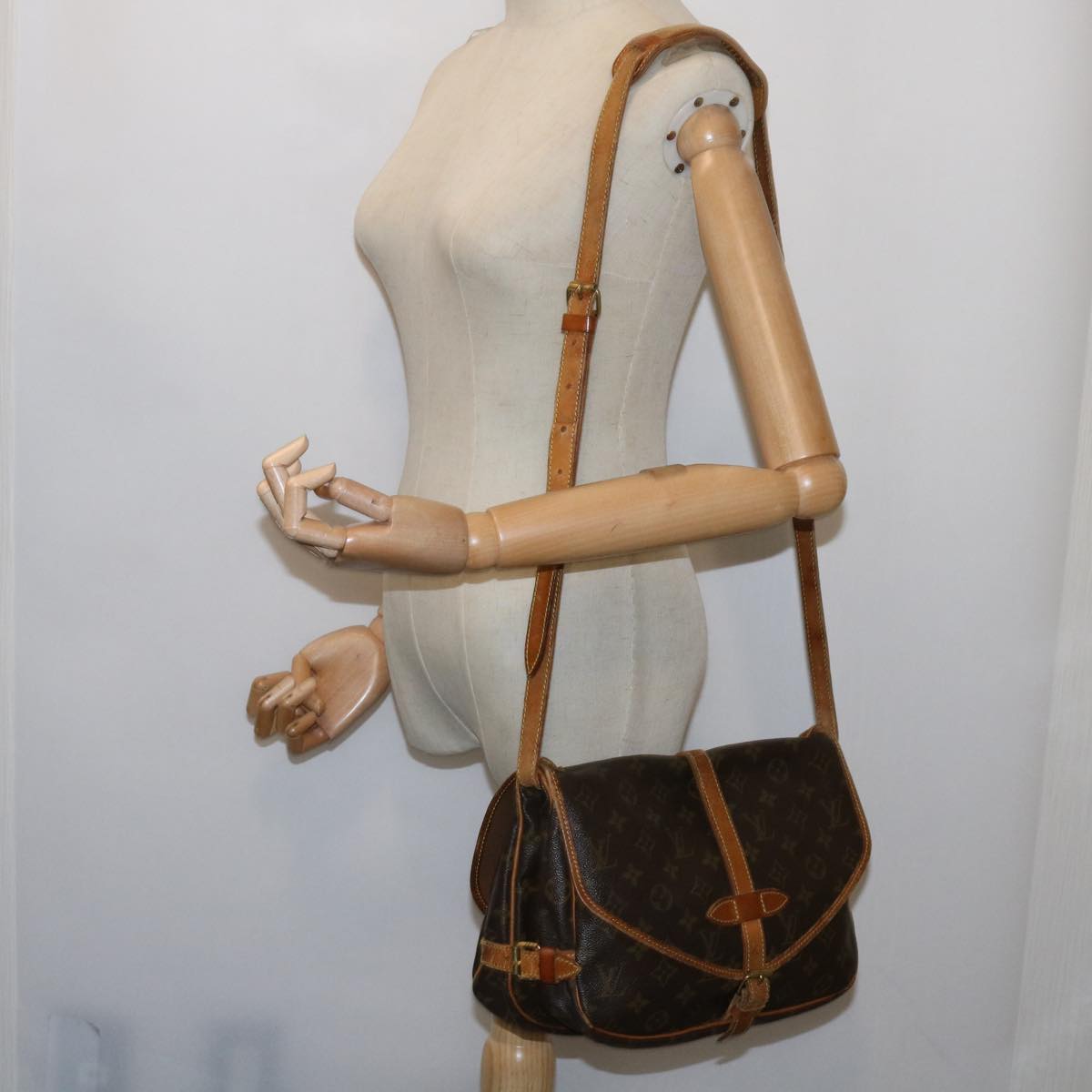 LOUIS VUITTON Monogram Saumur 30 Shoulder Bag M42256 LV bs10650