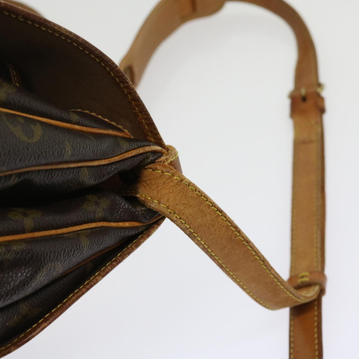 LOUIS VUITTON Monogram Saumur 30 Shoulder Bag M42256 LV bs10650