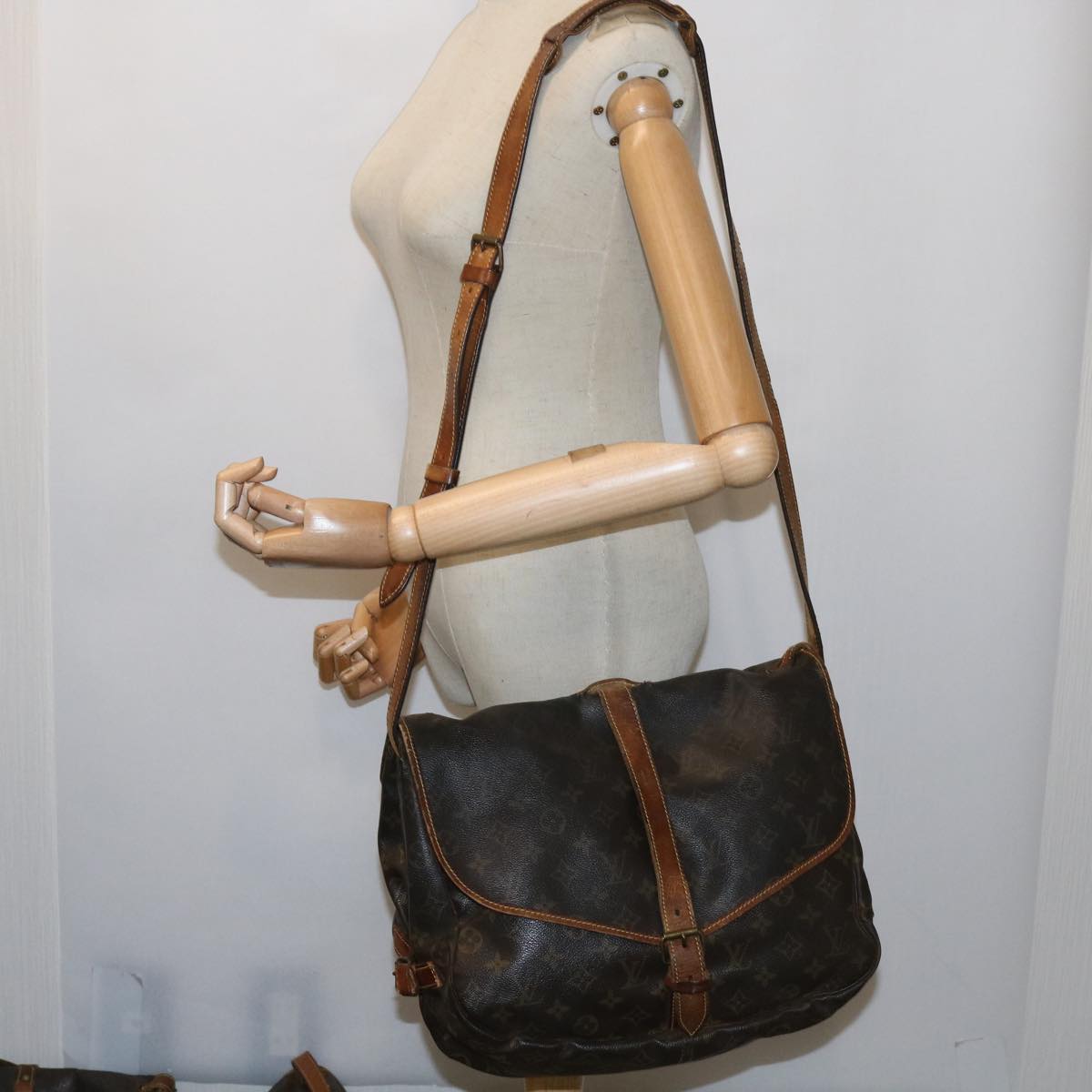 LOUIS VUITTON Monogram Saumur 35 Shoulder Bag M42254 LV bs11196