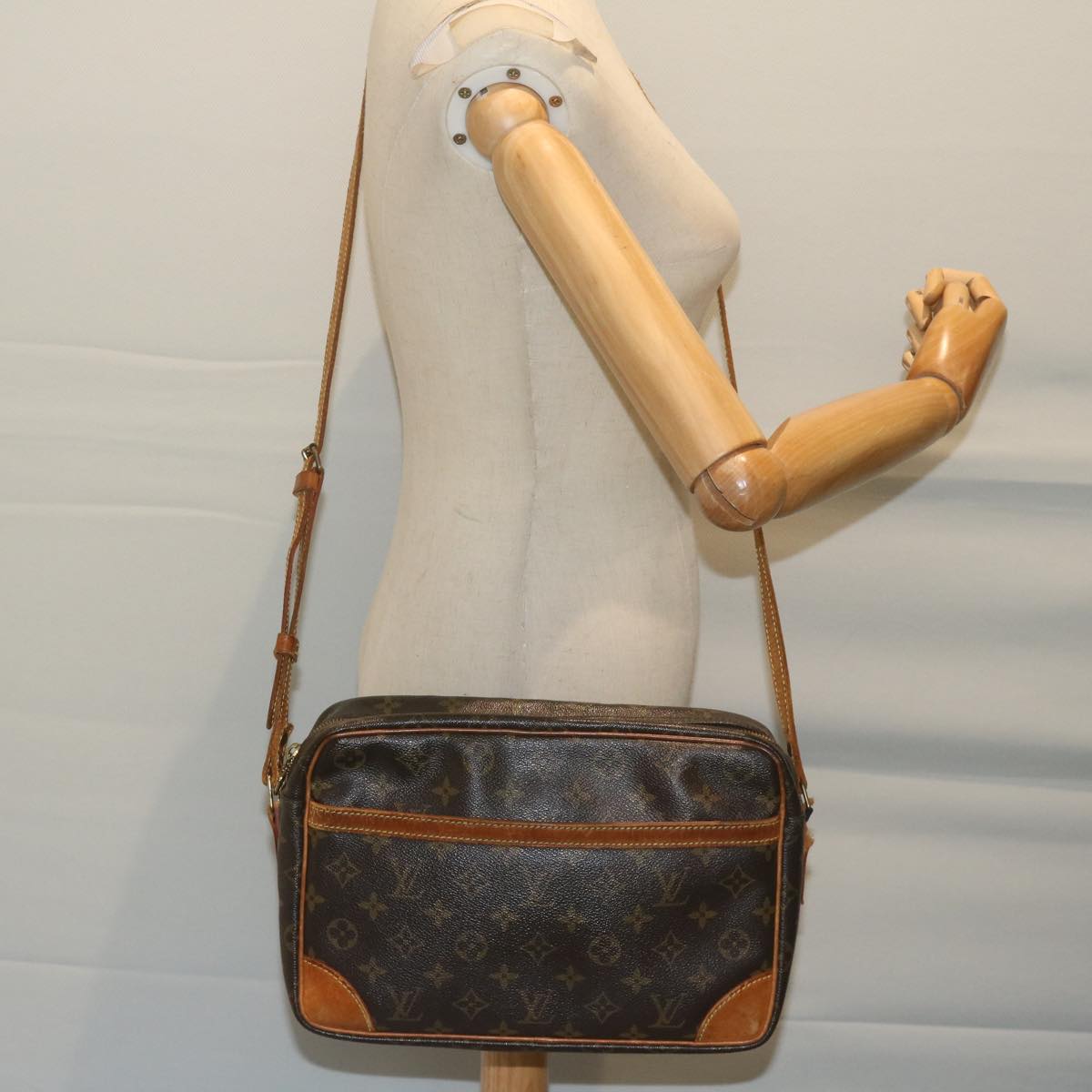 LOUIS VUITTON Monogram Trocadero 30 Shoulder Bag M51272 LV bs11493