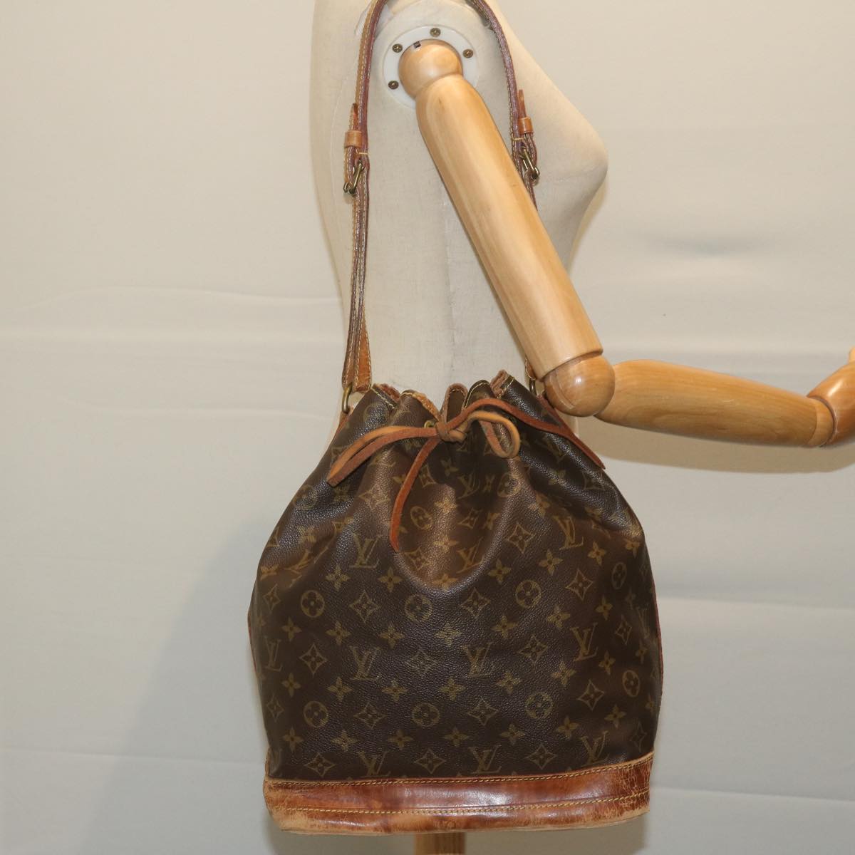 LOUIS VUITTON Monogram Noe Shoulder Bag M42224 LV bs11496