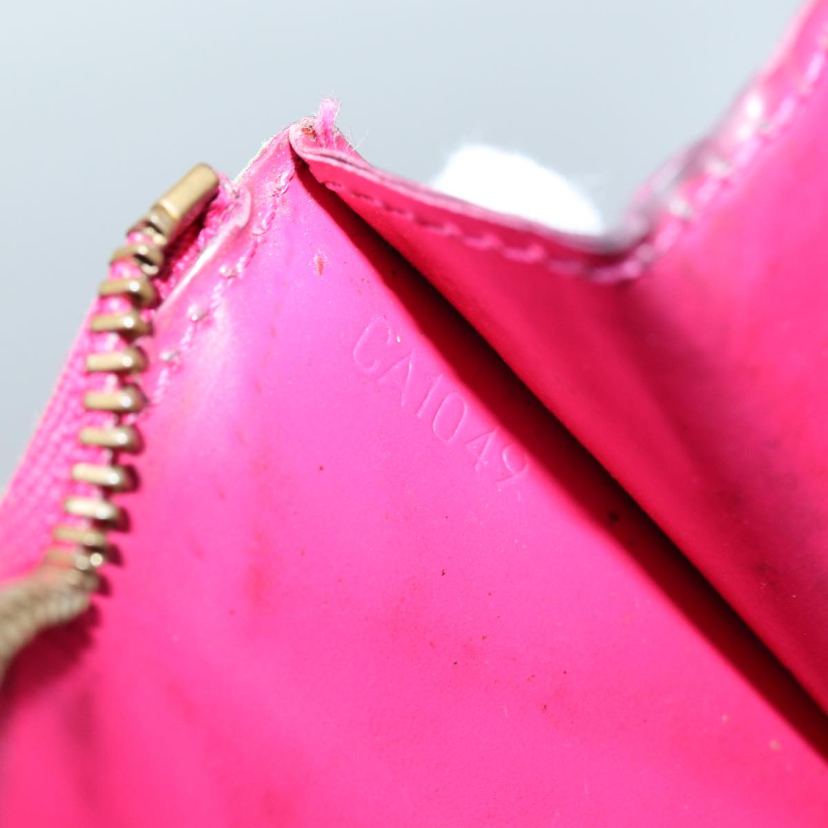 LOUIS VUITTON Vernis Pochette Cles NM Coin Purse Rose Pop M93637 LV bs13631