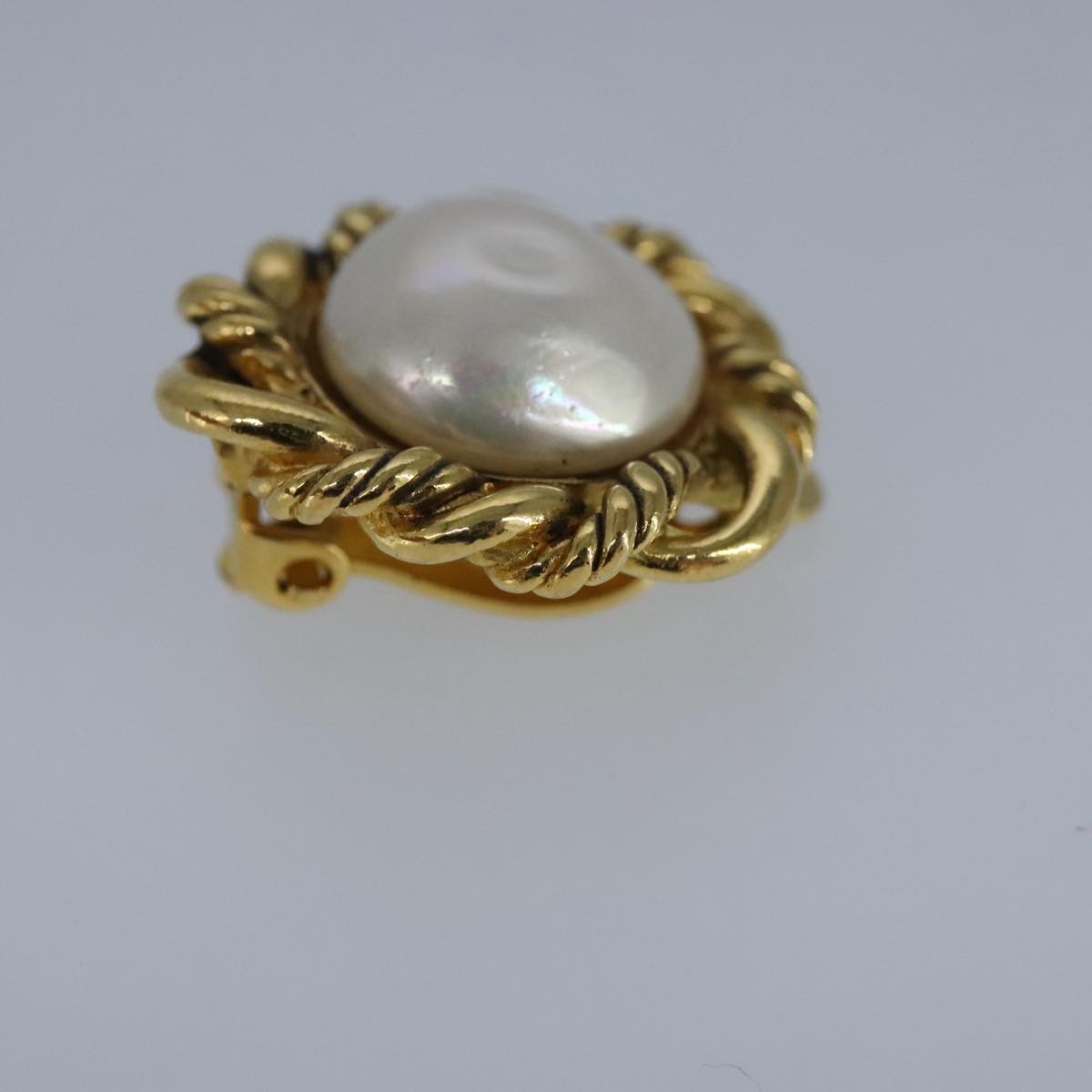 CHANEL Earring metal Gold CC bs20026