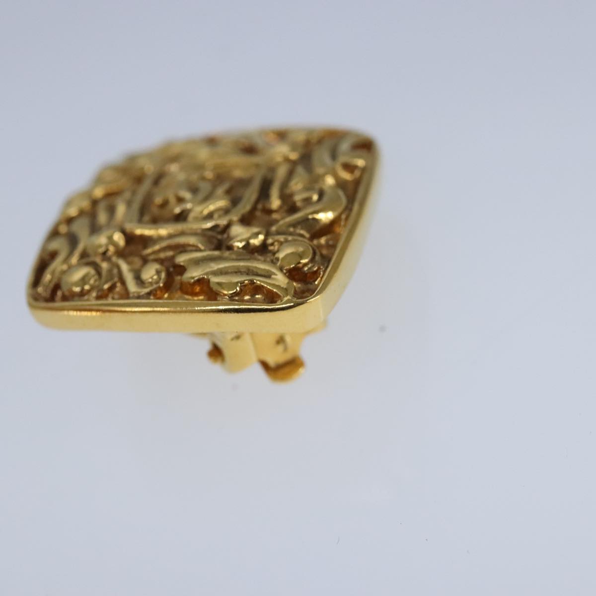 CHANEL Earring metal Gold CC bs20202