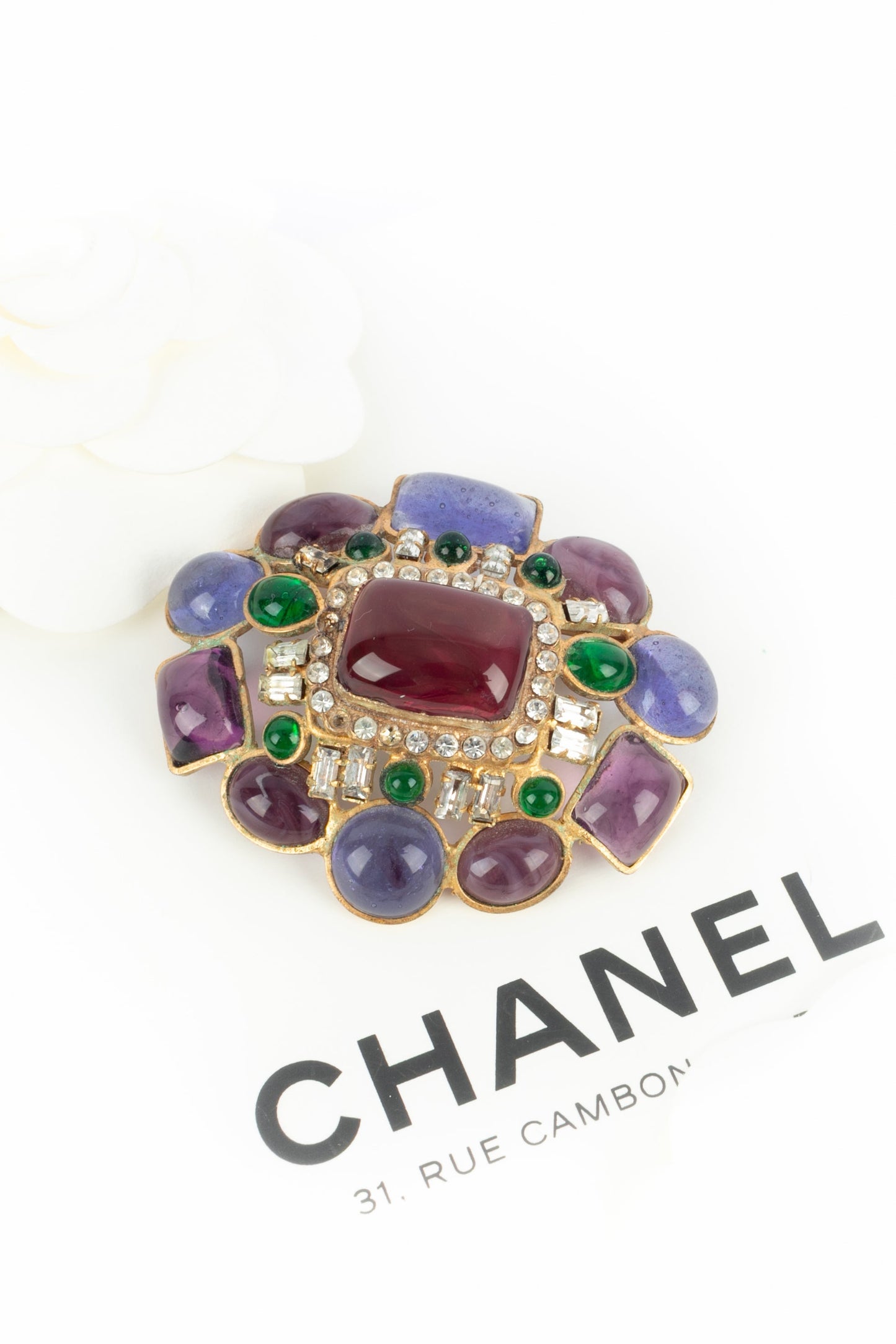 Broche en pÃ¢te de verre Chanel