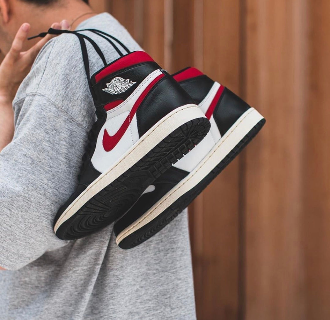 GLM - AJ1 Red Hook Black Toe