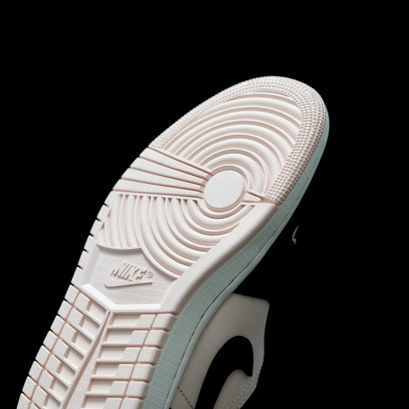 GLM - AJ1 Low Milk Tea