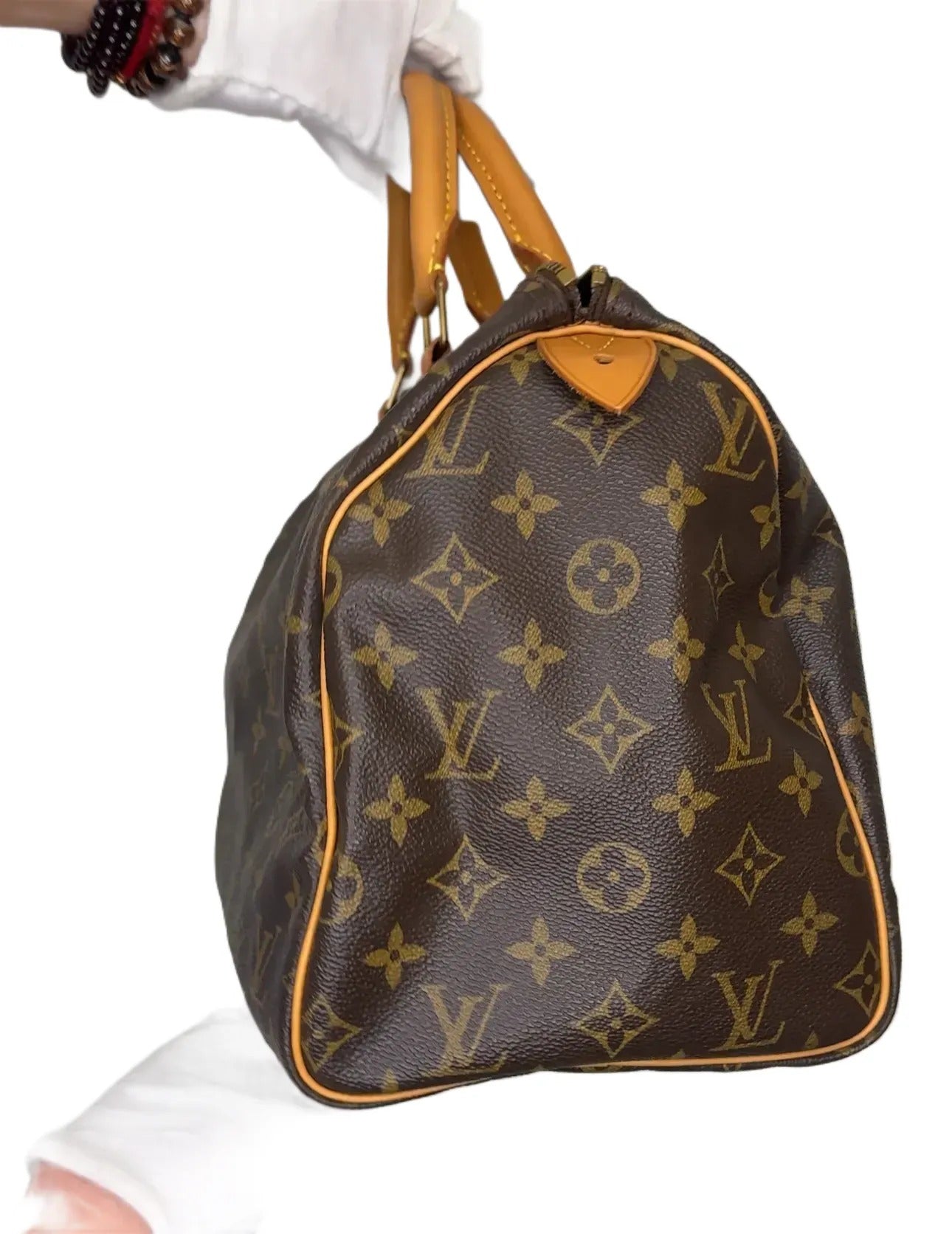 LOUIS VUITTON - Speedy Monogram Handbag - B24-62