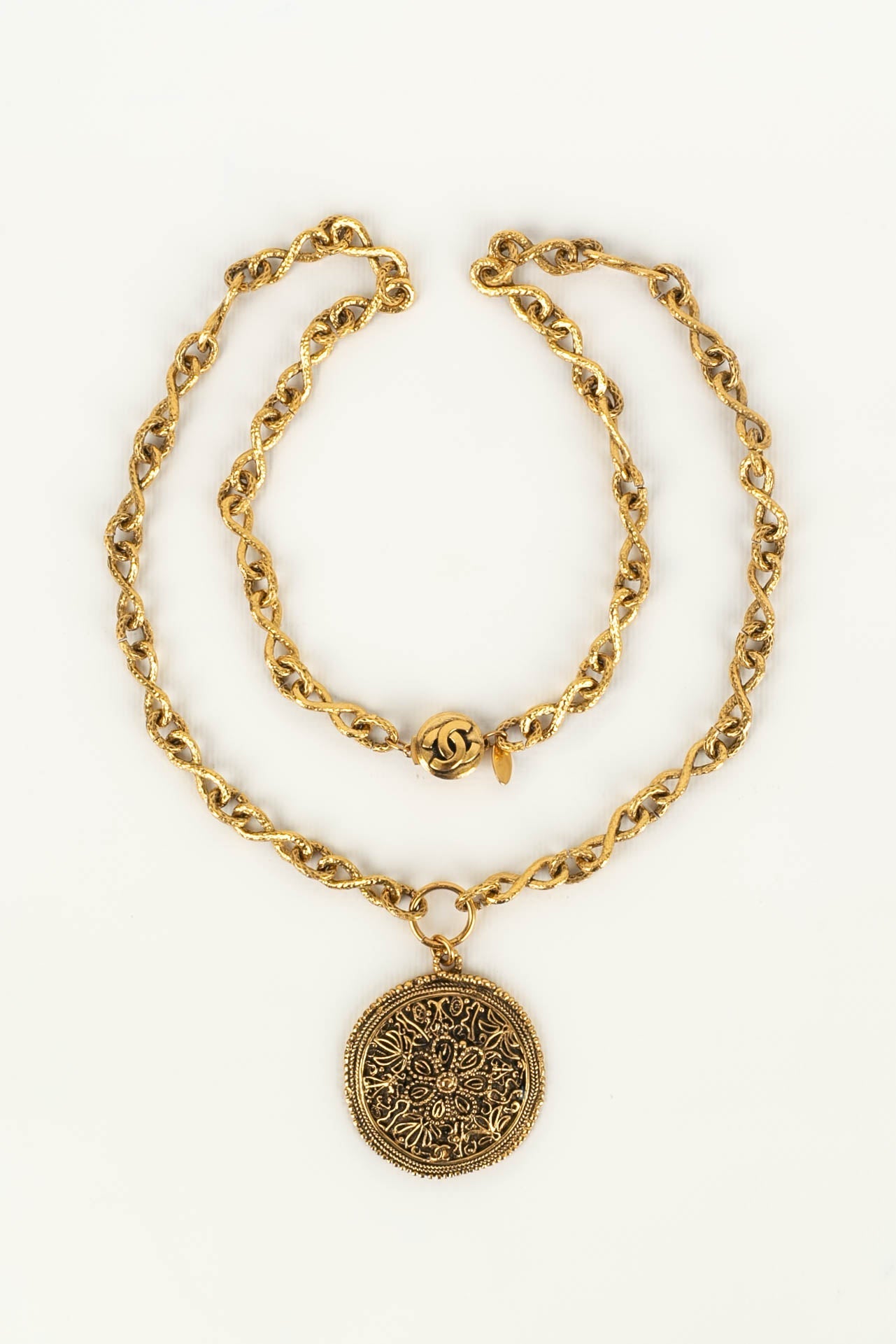 Collier mÃƒÆ’Ã‚Â©daillon Chanel 1986