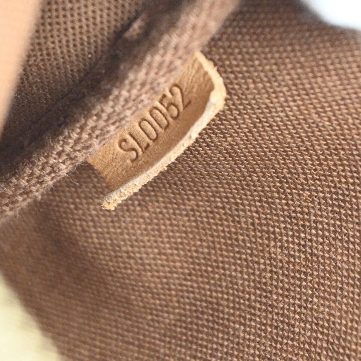 Louis Vuitton Pochette Accessoires  Canvas Clutch Bag ()