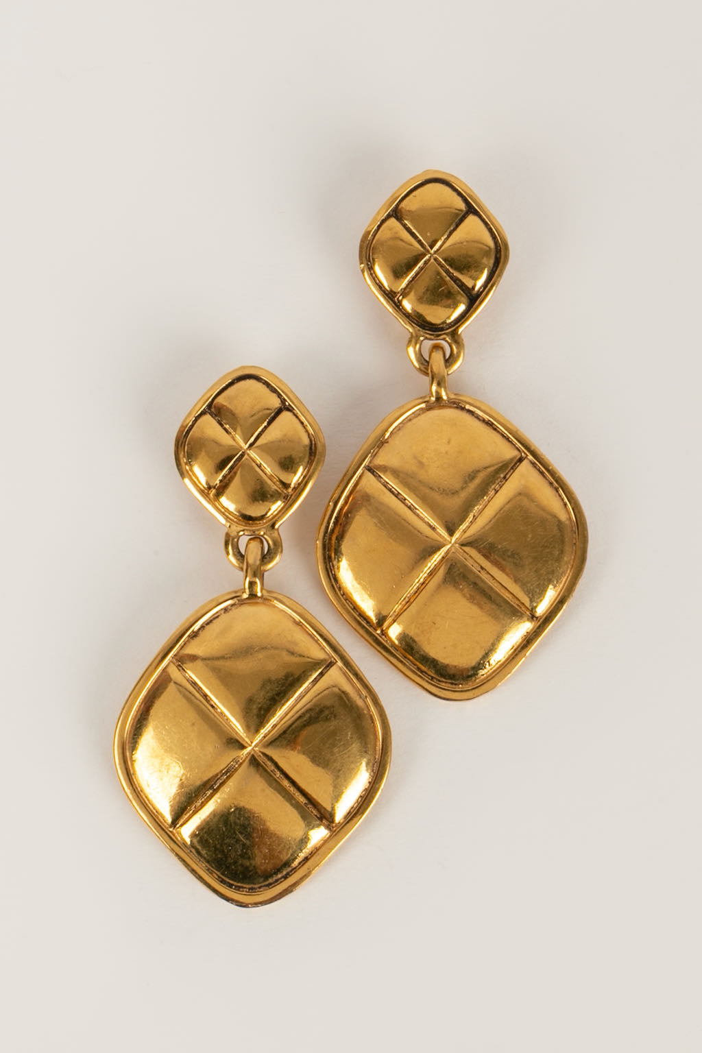 Boucles d'oreilles matelassÃ©es Chanel