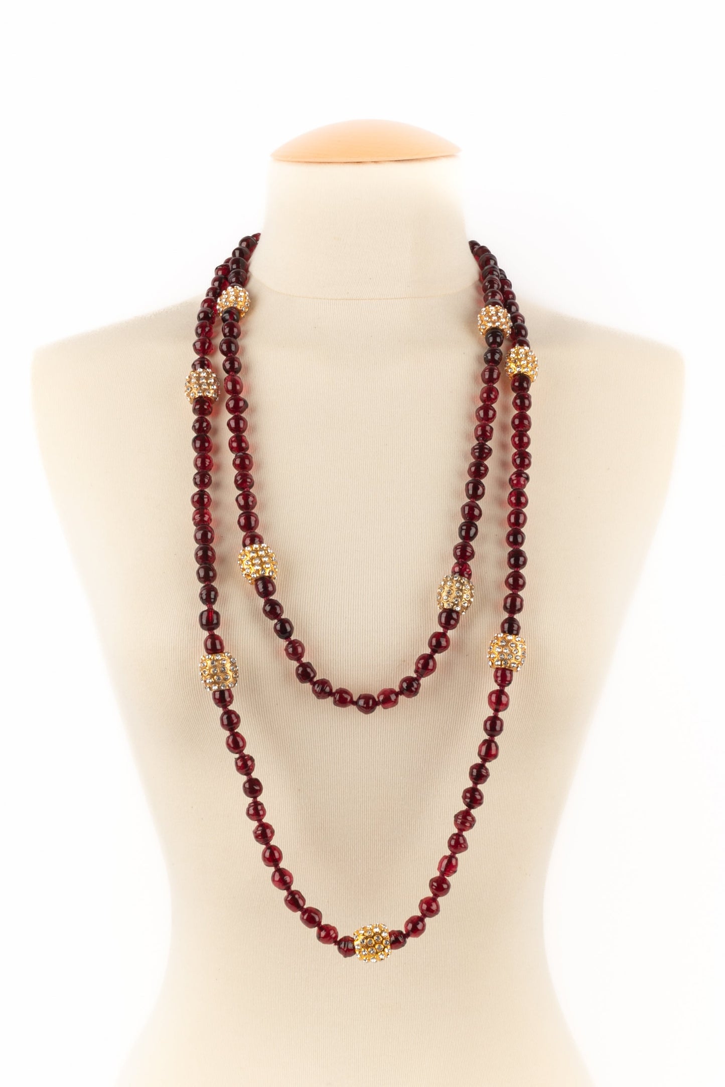 Coller de perles rouges Chanel