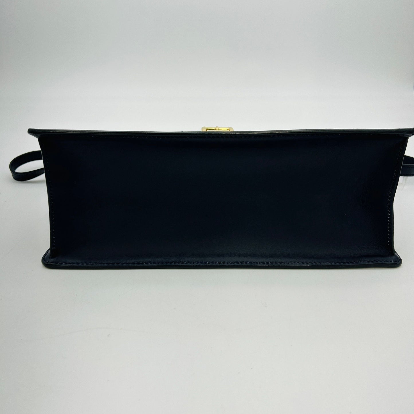 Gucci Leather Sylvie Medium Top Handle LA23384