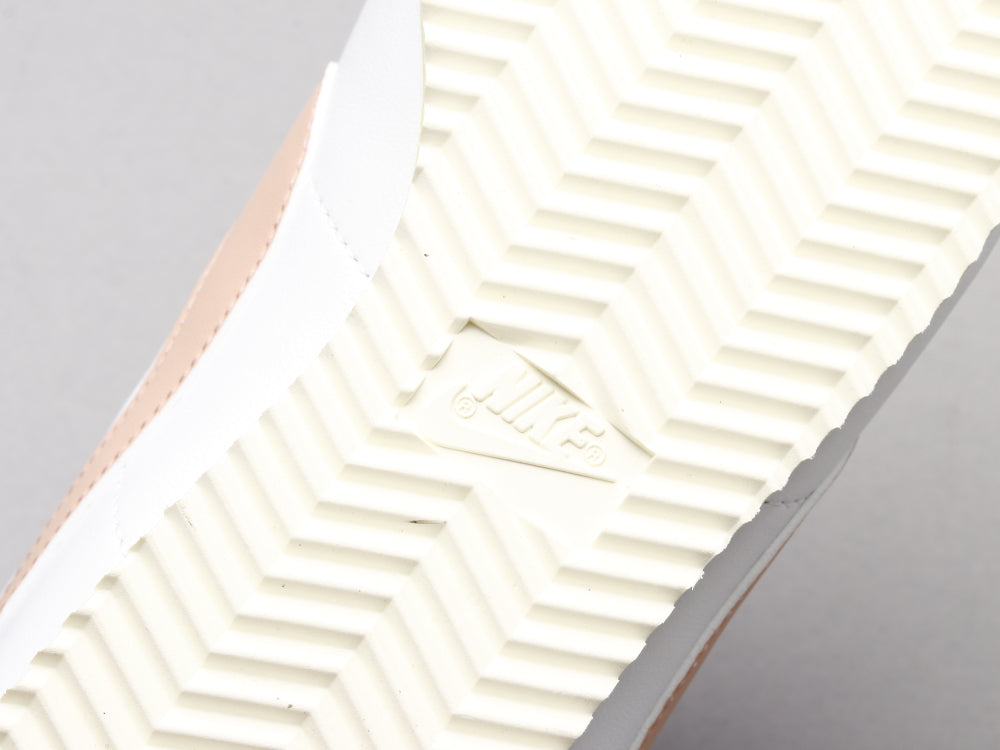 GLM - NKE A generation of pink and white