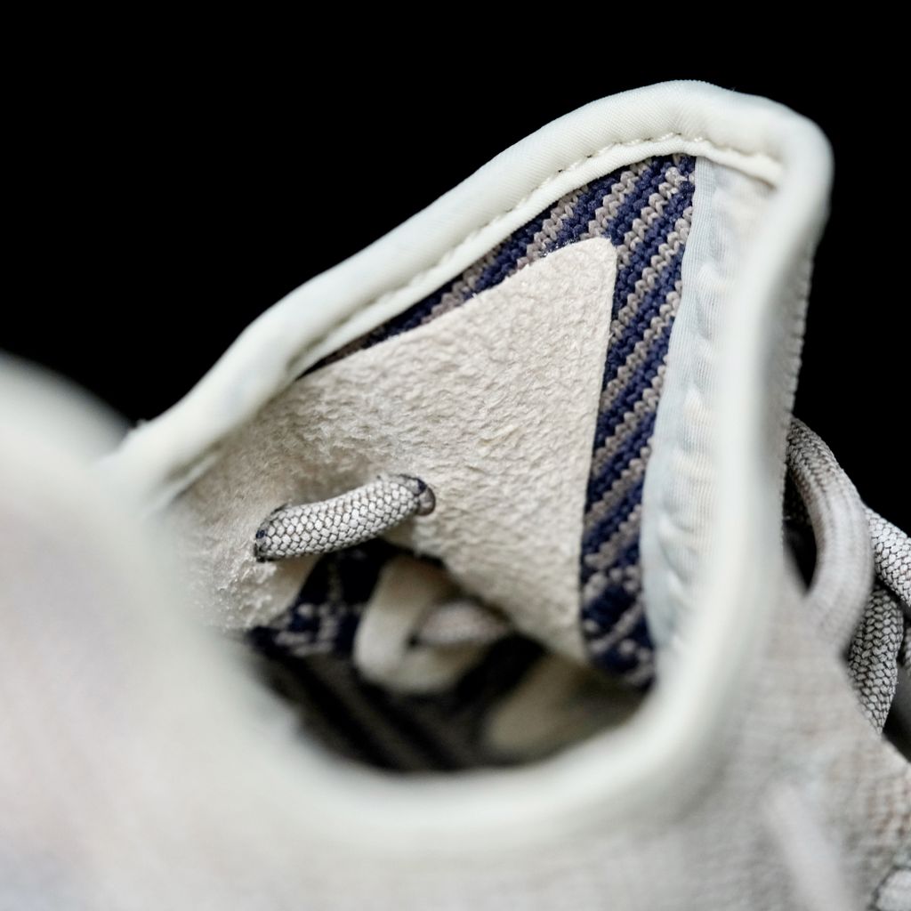 GLM - Yzy 350 V2 Ash Pearl Sneaker