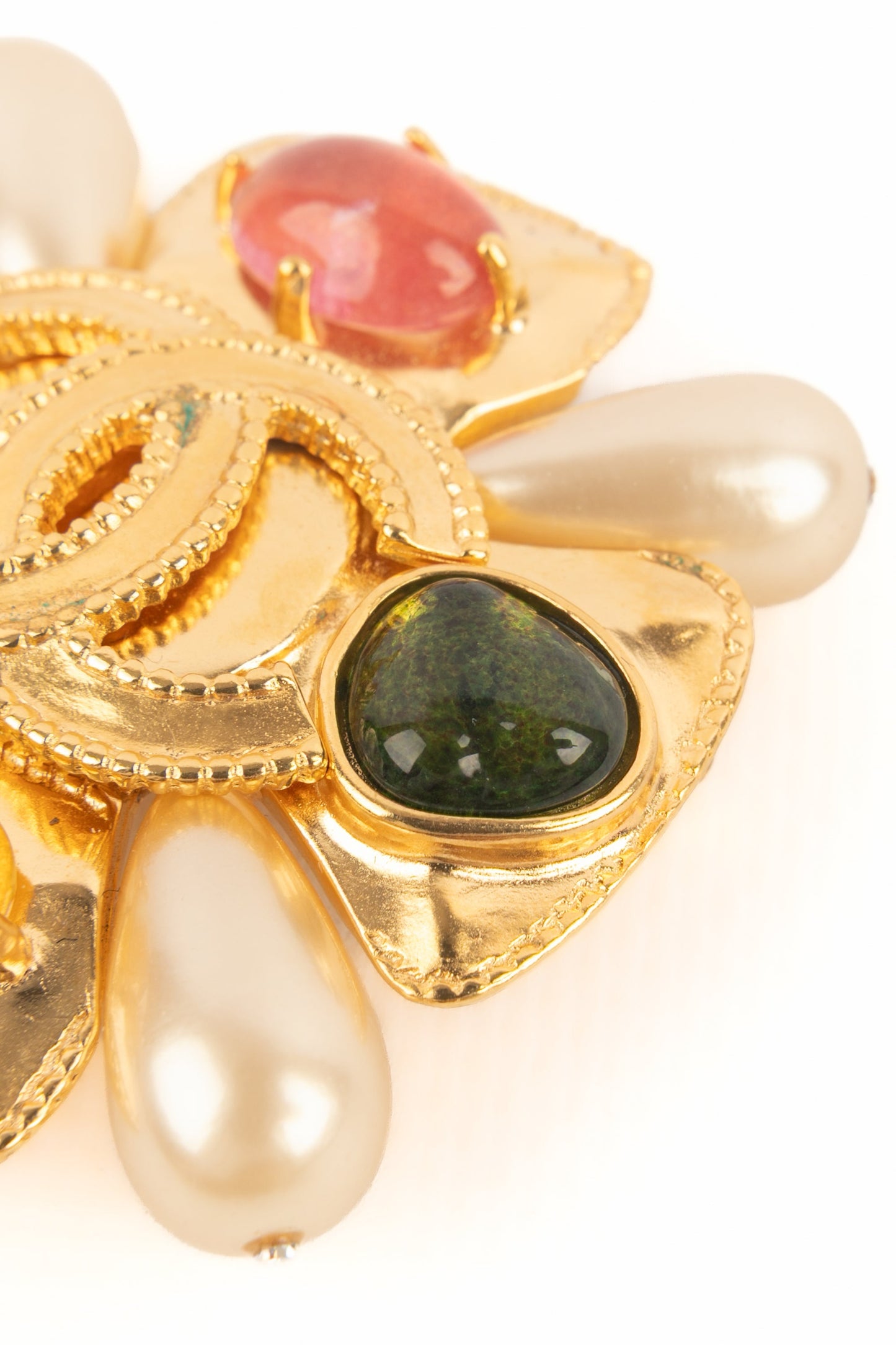 Broche croix Chanel