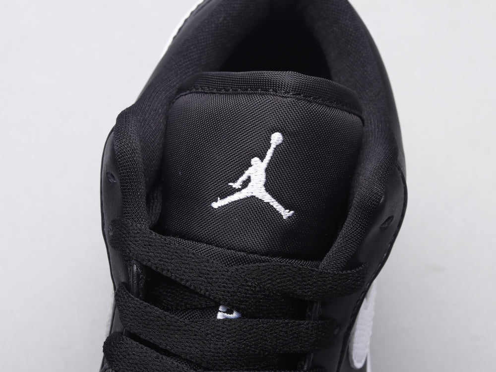 GLM - AJ1 red panda