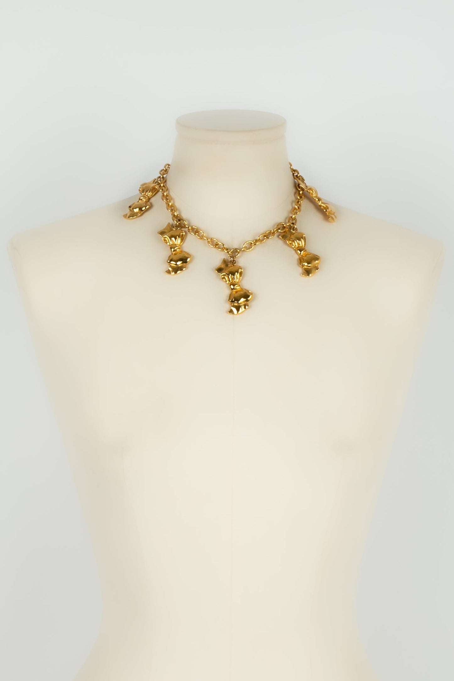 Collier dorÃ© Chanel