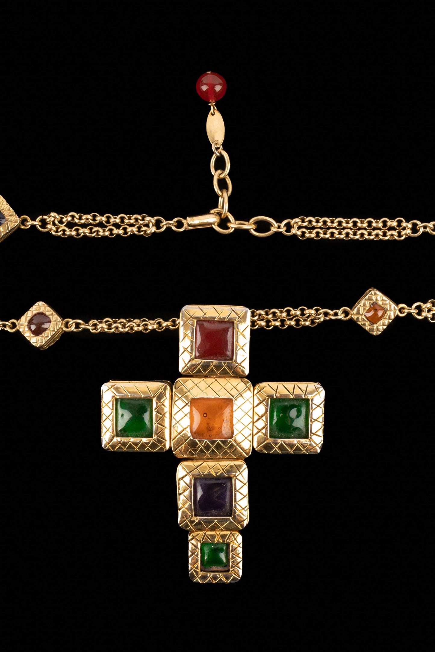 Collier croix Chanel