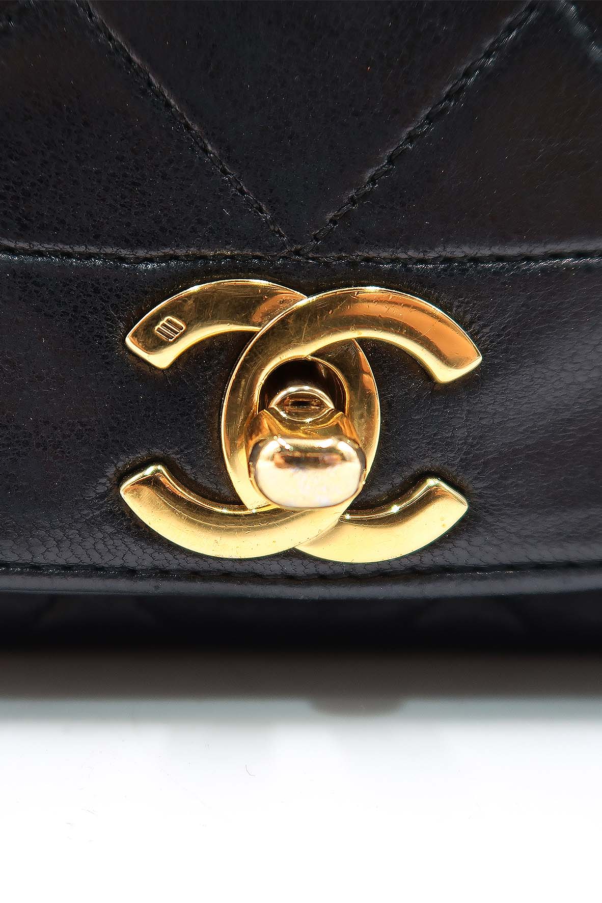 Vintage Quilted Lambskin Medium Diana Flap Bag with Gold Hardware Black