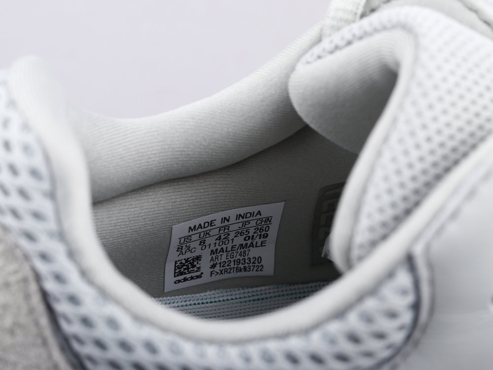 GLM - Yzy 700 Salt Sneaker