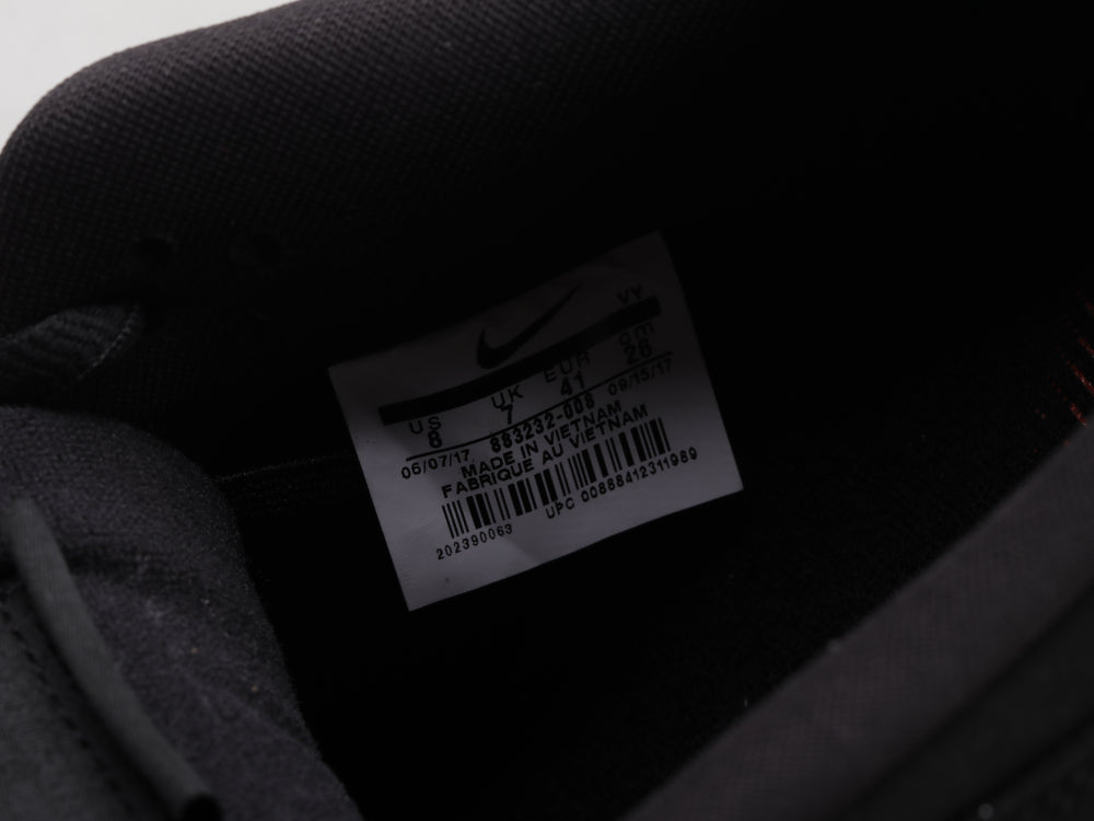 GLM - NKE Staple black dove