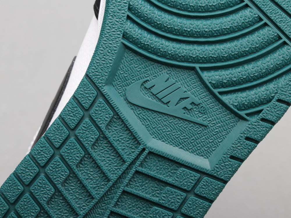 GLM - AJ1 black and green toes
