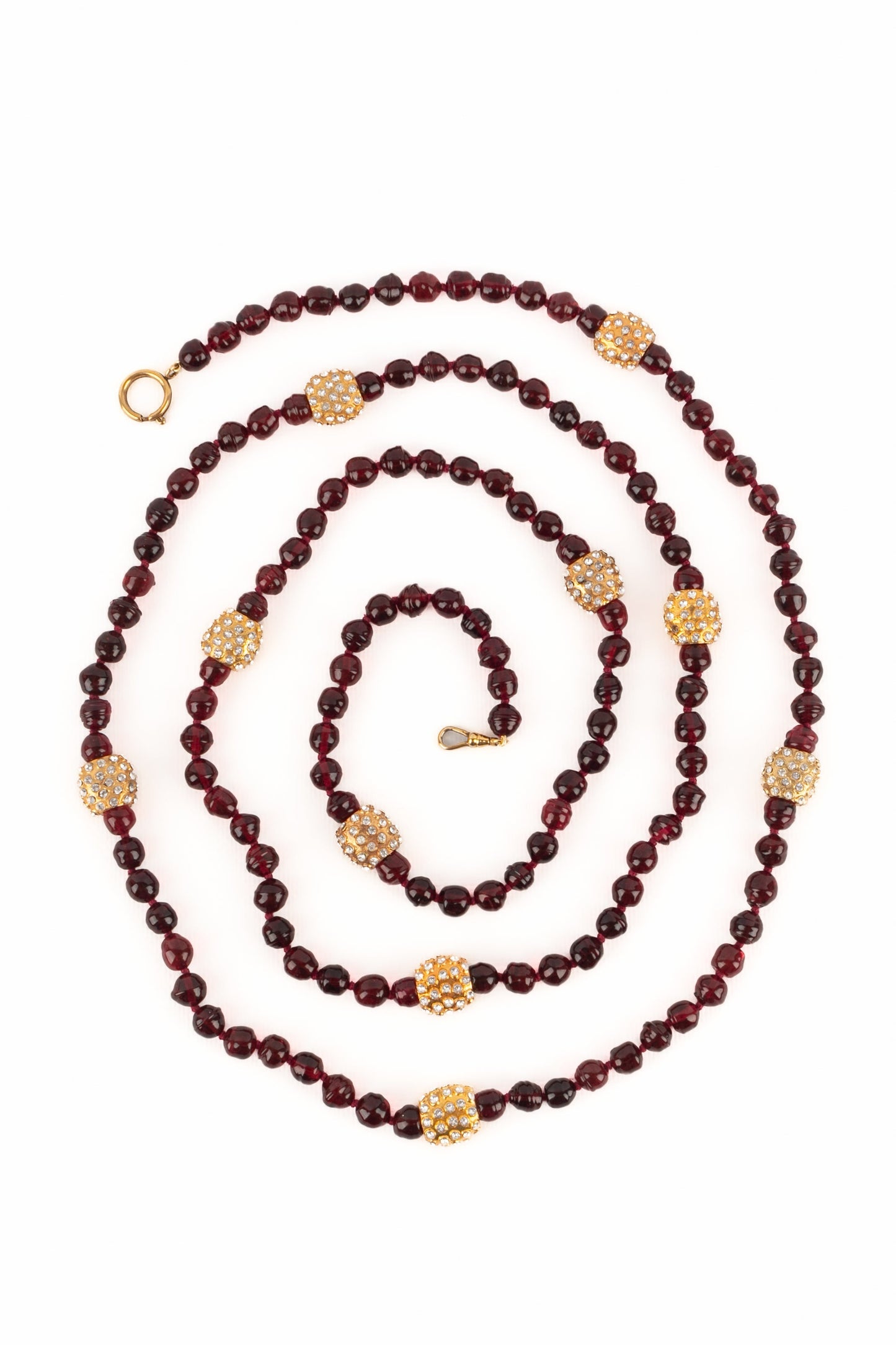 Coller de perles rouges Chanel