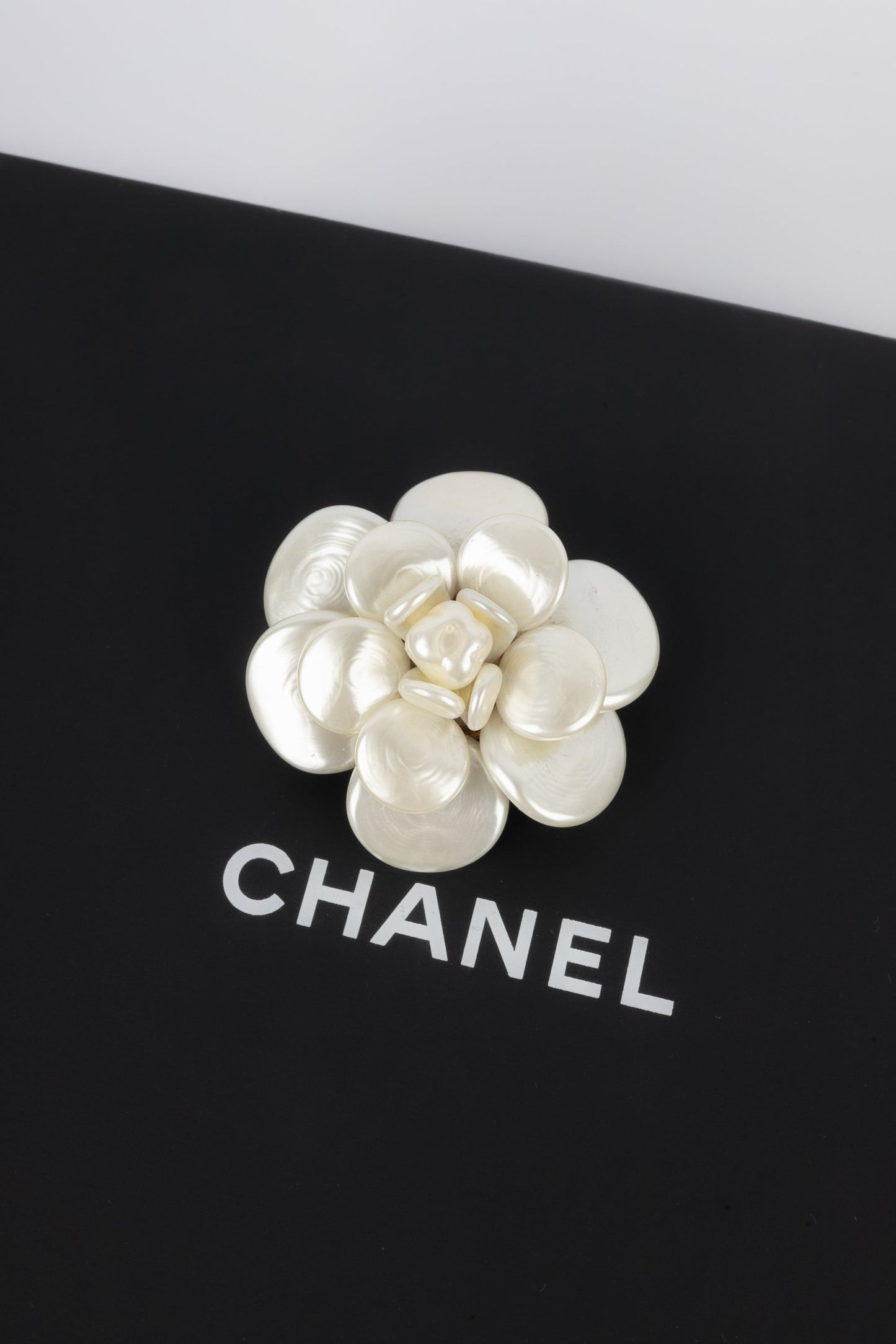 Broche camÃ©lia Chanel