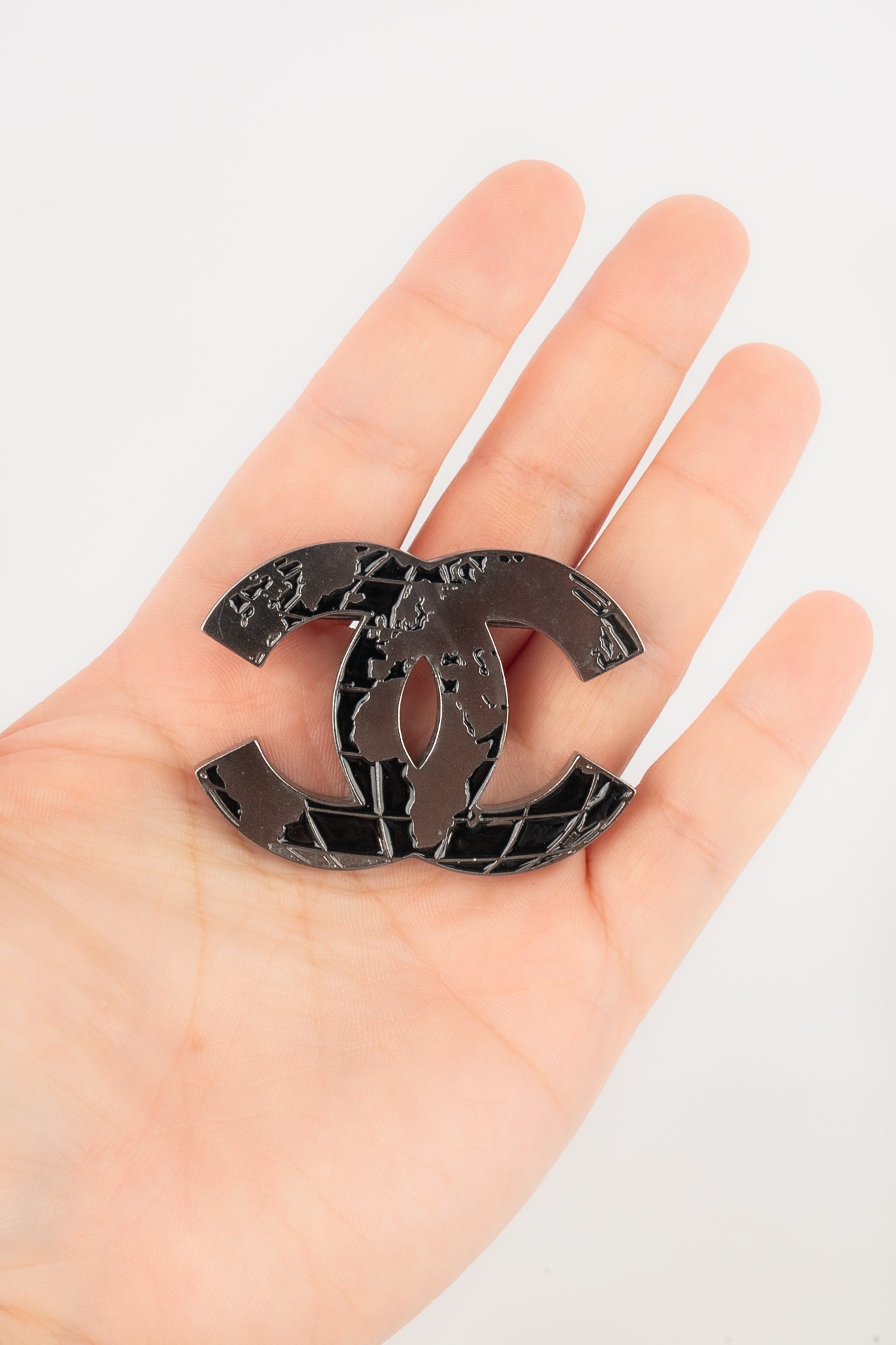 Broche planÃ¨te Chanel 2013