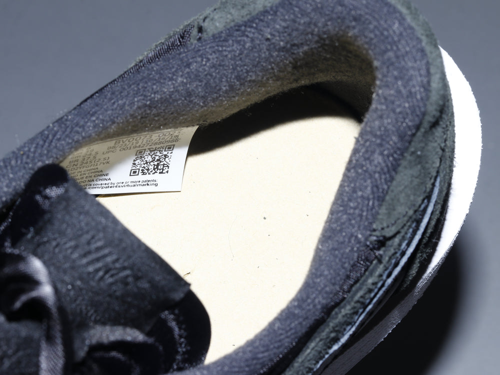 GLM - NKE Waffle Satin Black