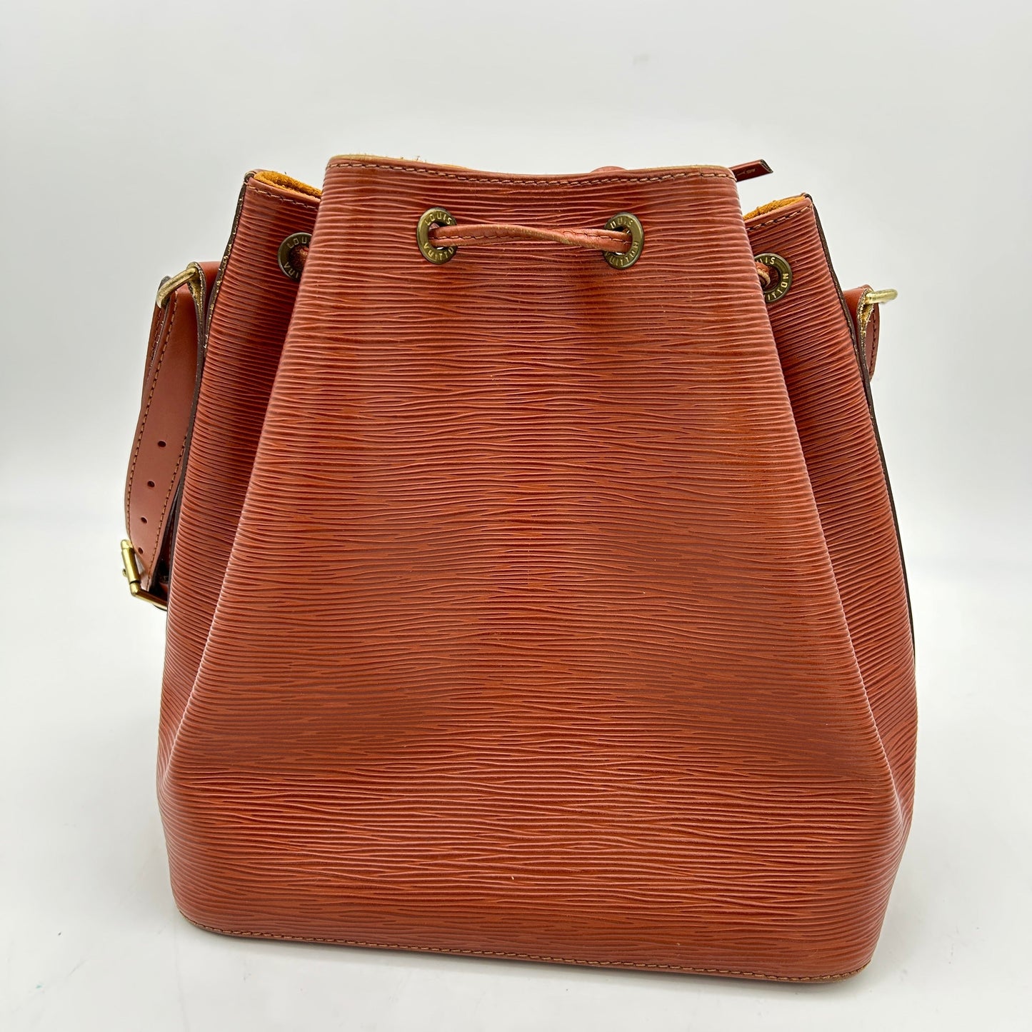 Louis Vuitton Noe Epi YVEAE822