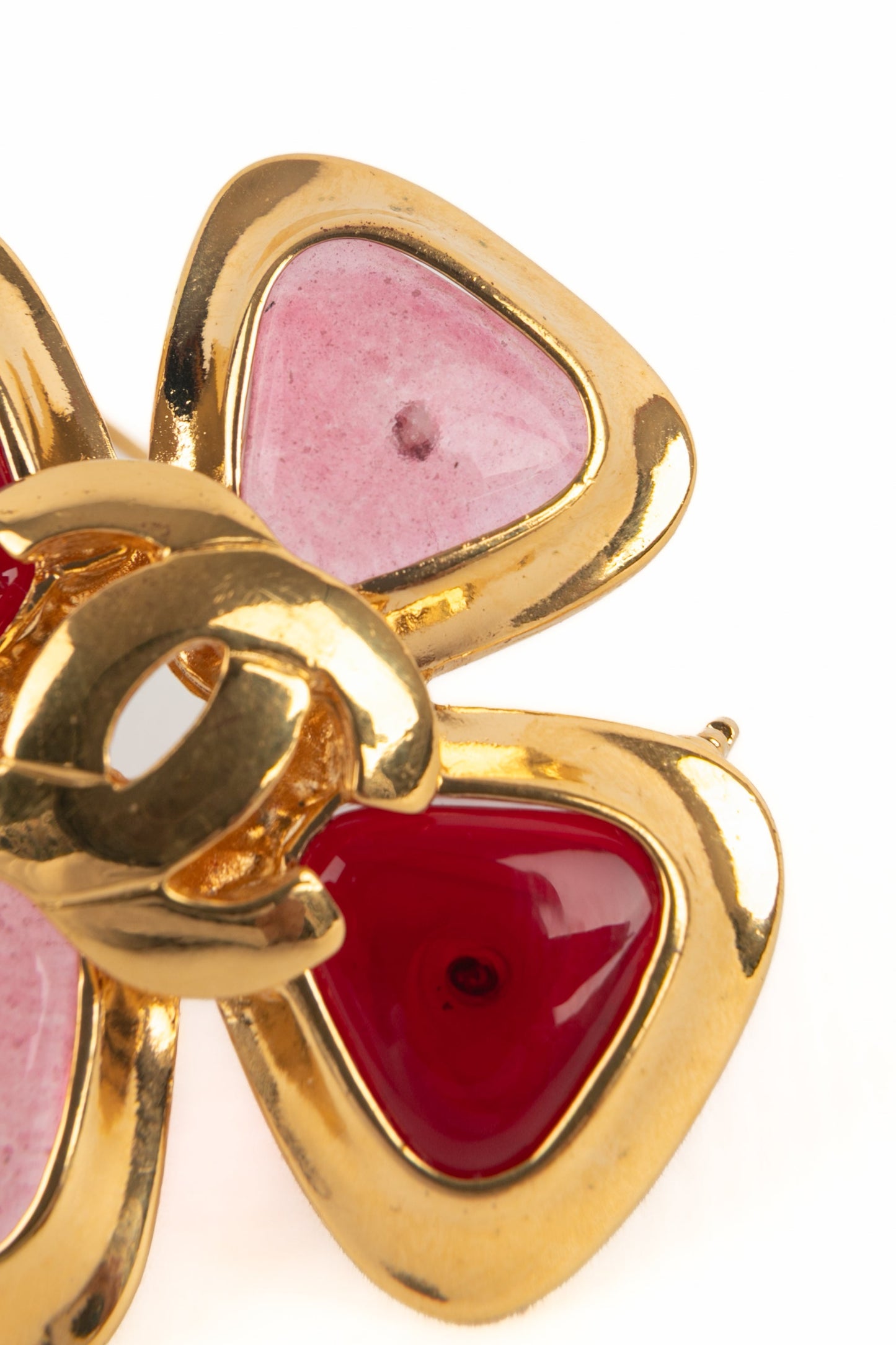 Broche croix Chanel