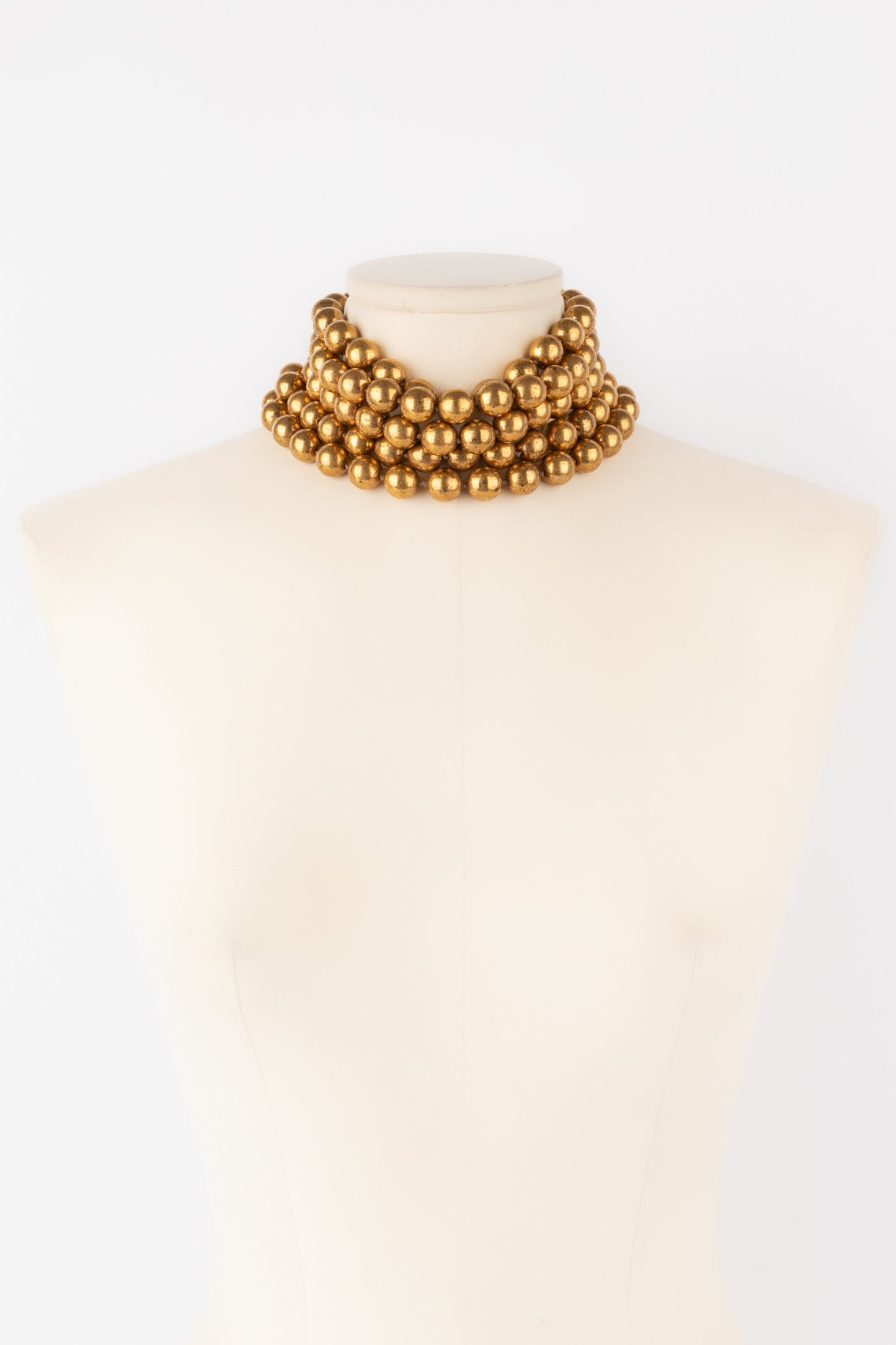Collier de perles dorÃ©es Chanel