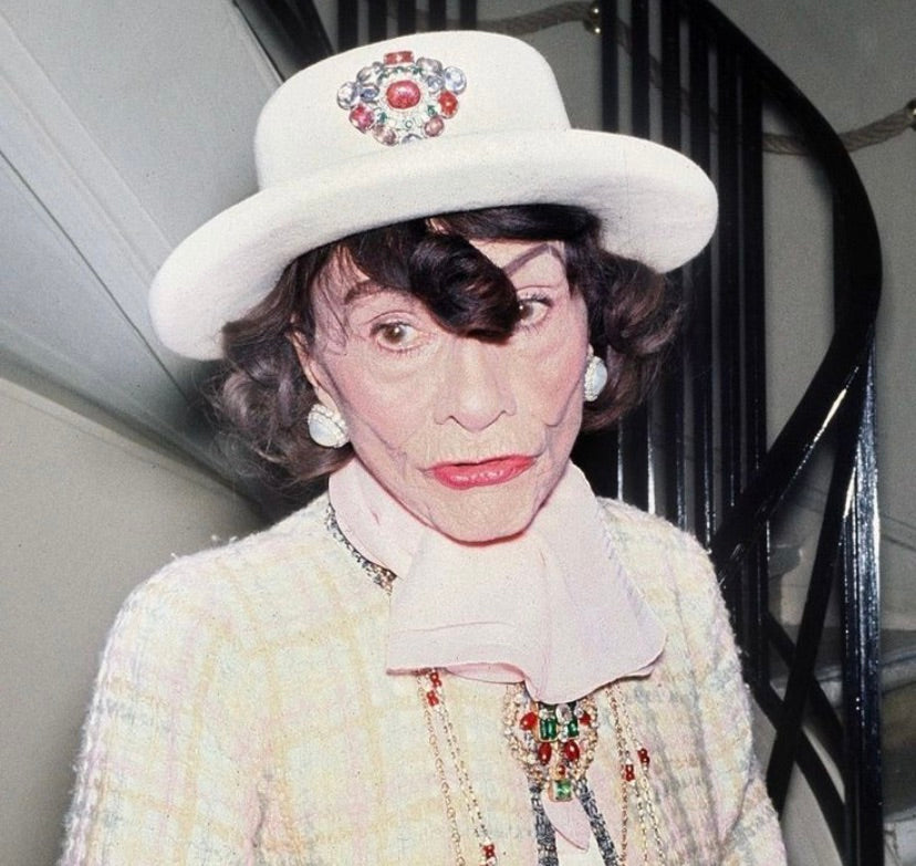 Broche en pÃ¢te de verre Chanel