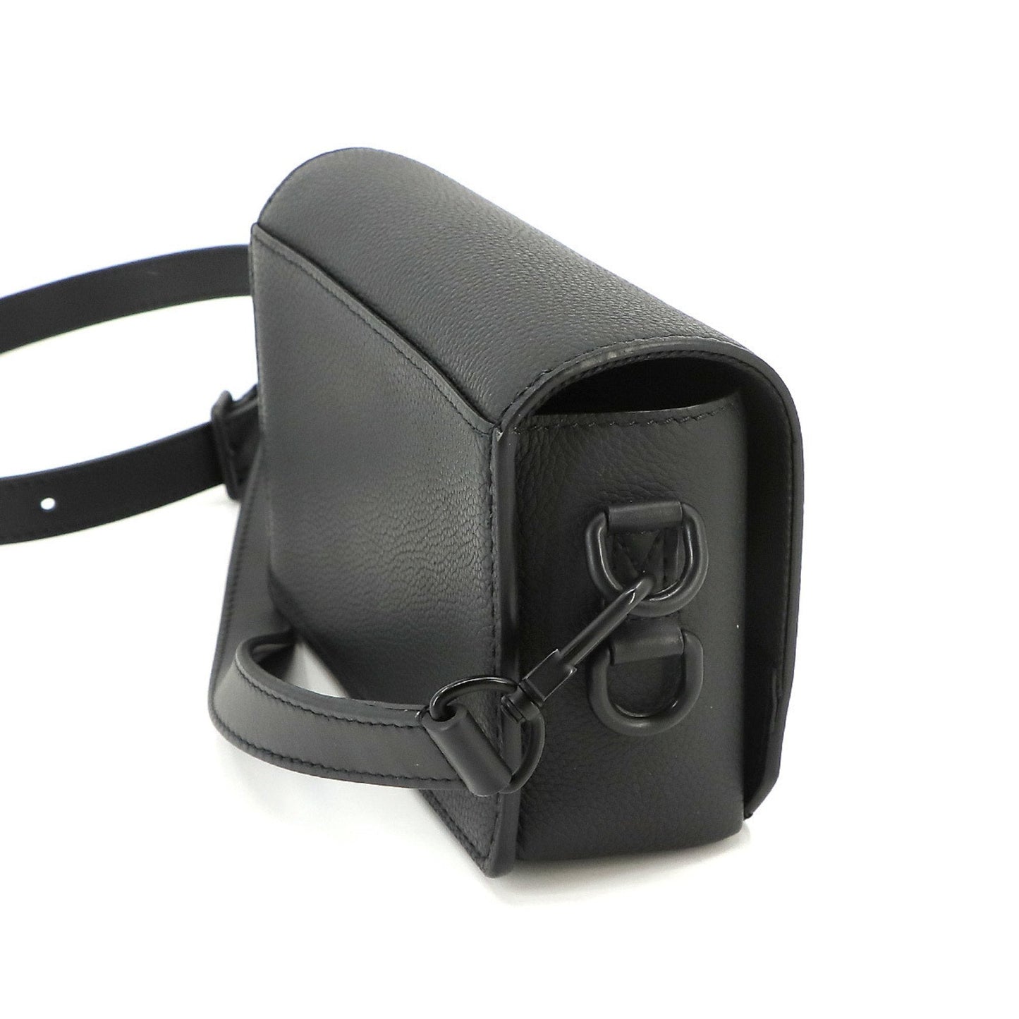 Louis Vuitton District  Leather Shoulder Bag ()