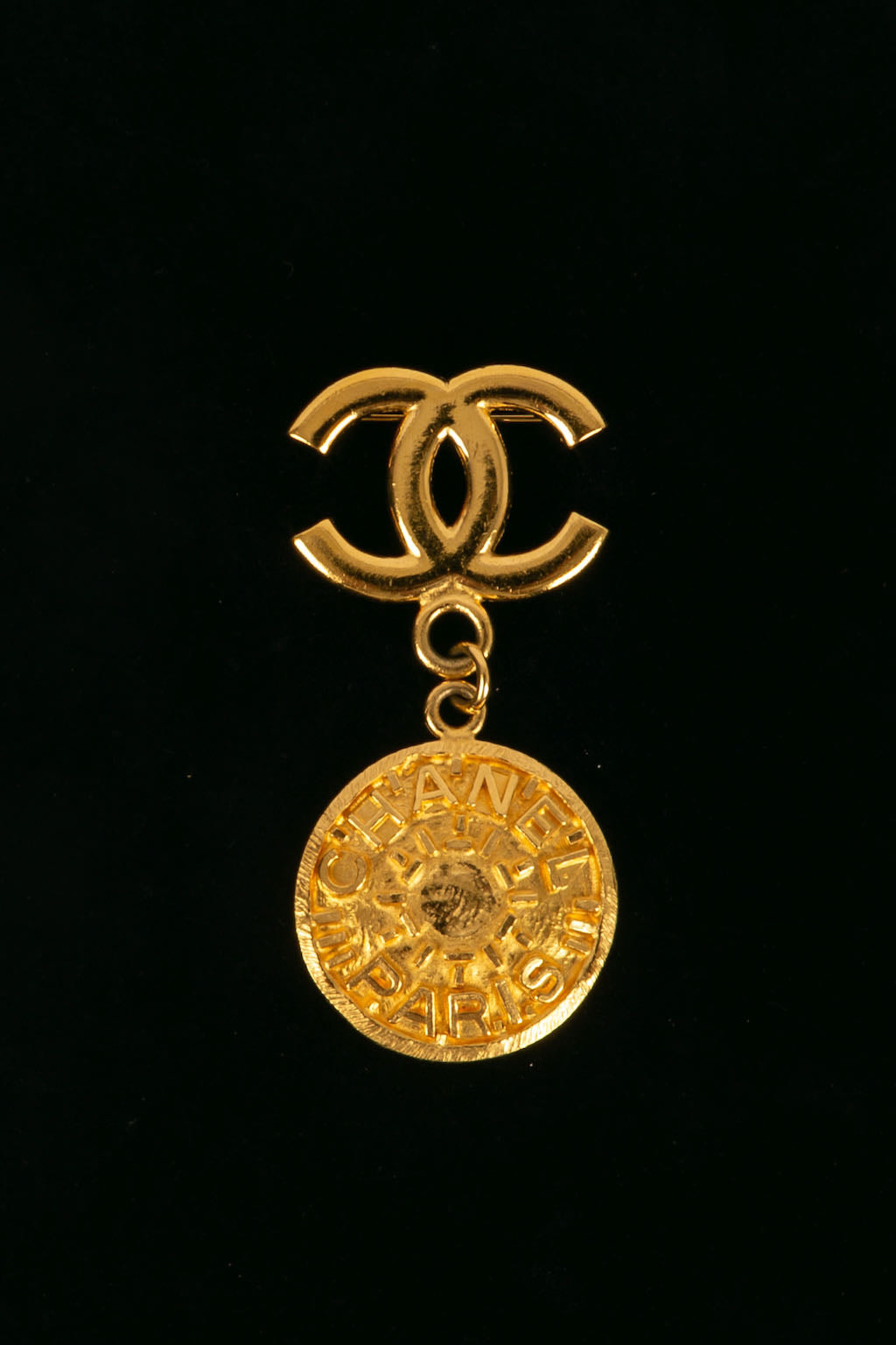 Broche dorÃ©e Chanel 1995