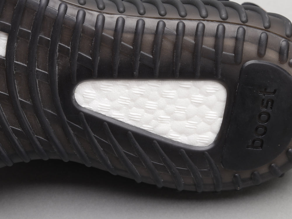 GLM - Yzy 350 Black And Red Sneaker