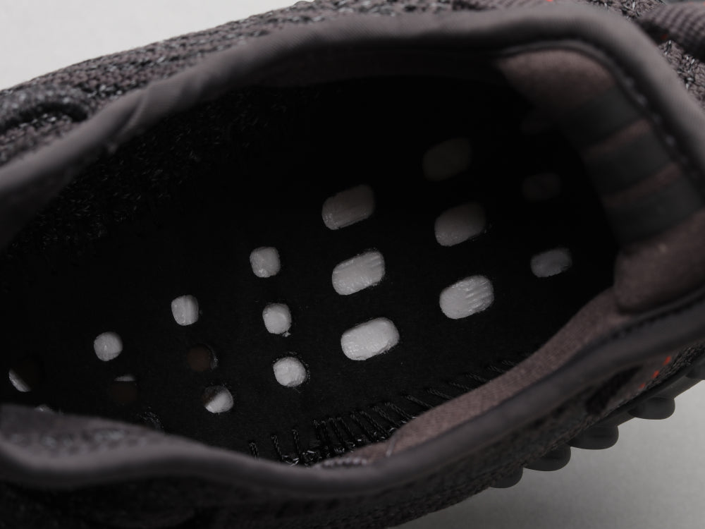 GLM - Yzy 350 Black Starry Sneaker
