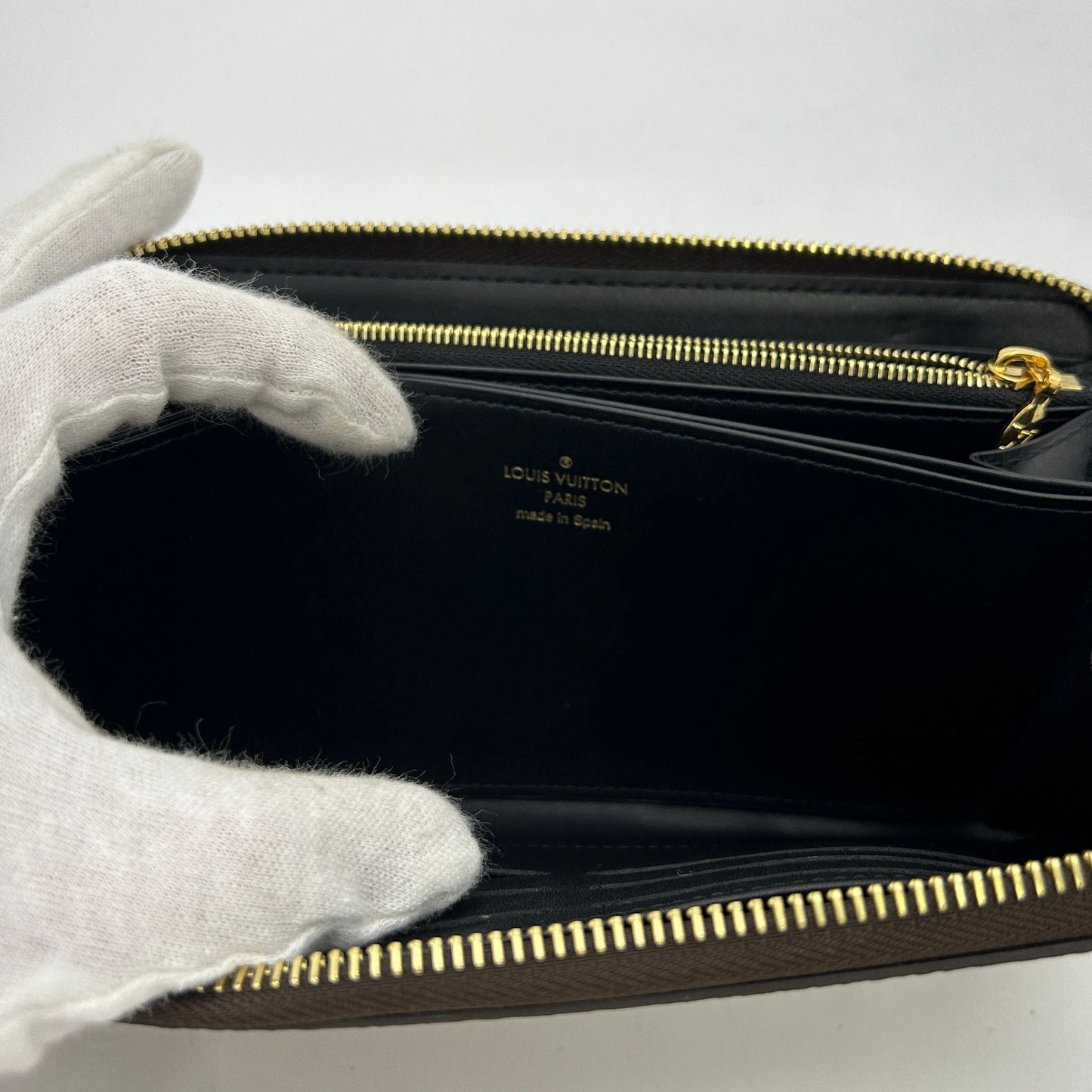 Louis Vuitton Giant Reverse Monogram Zippy Wallet ITBG7E7E0HNQ