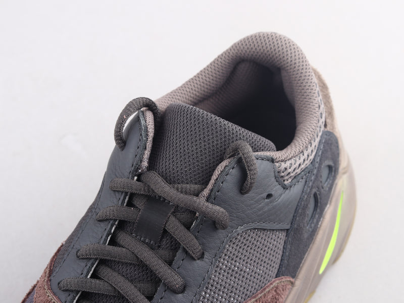 GLM - Yzy 700 Mauve Sneaker