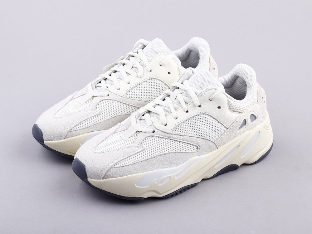 GLM - Yzy 700 Analog Beige Sneaker