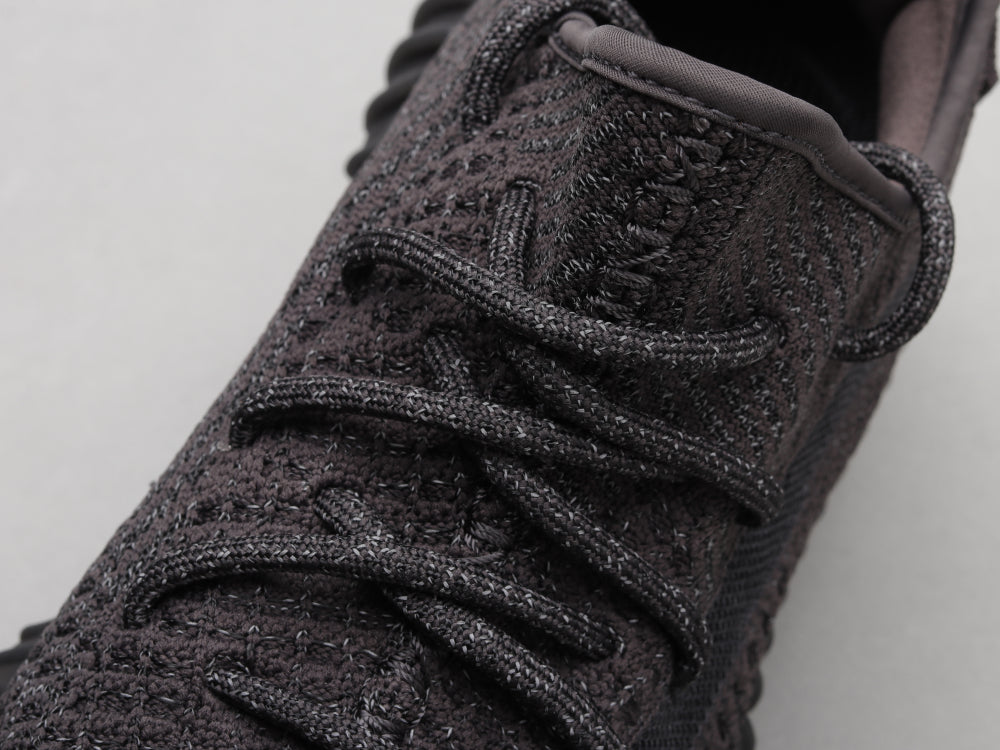 GLM - Yzy 350 Black Starry Sneaker
