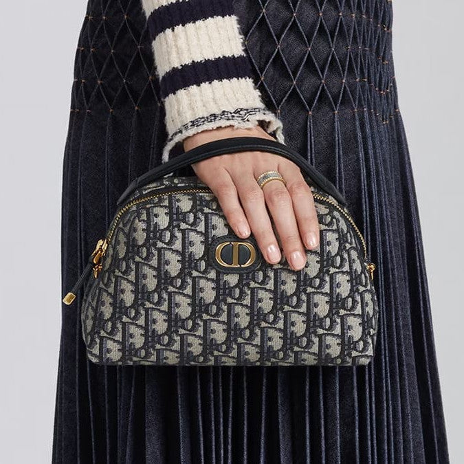 30 MONTAIGNE MEDIUM D-ARCH MINI BAG