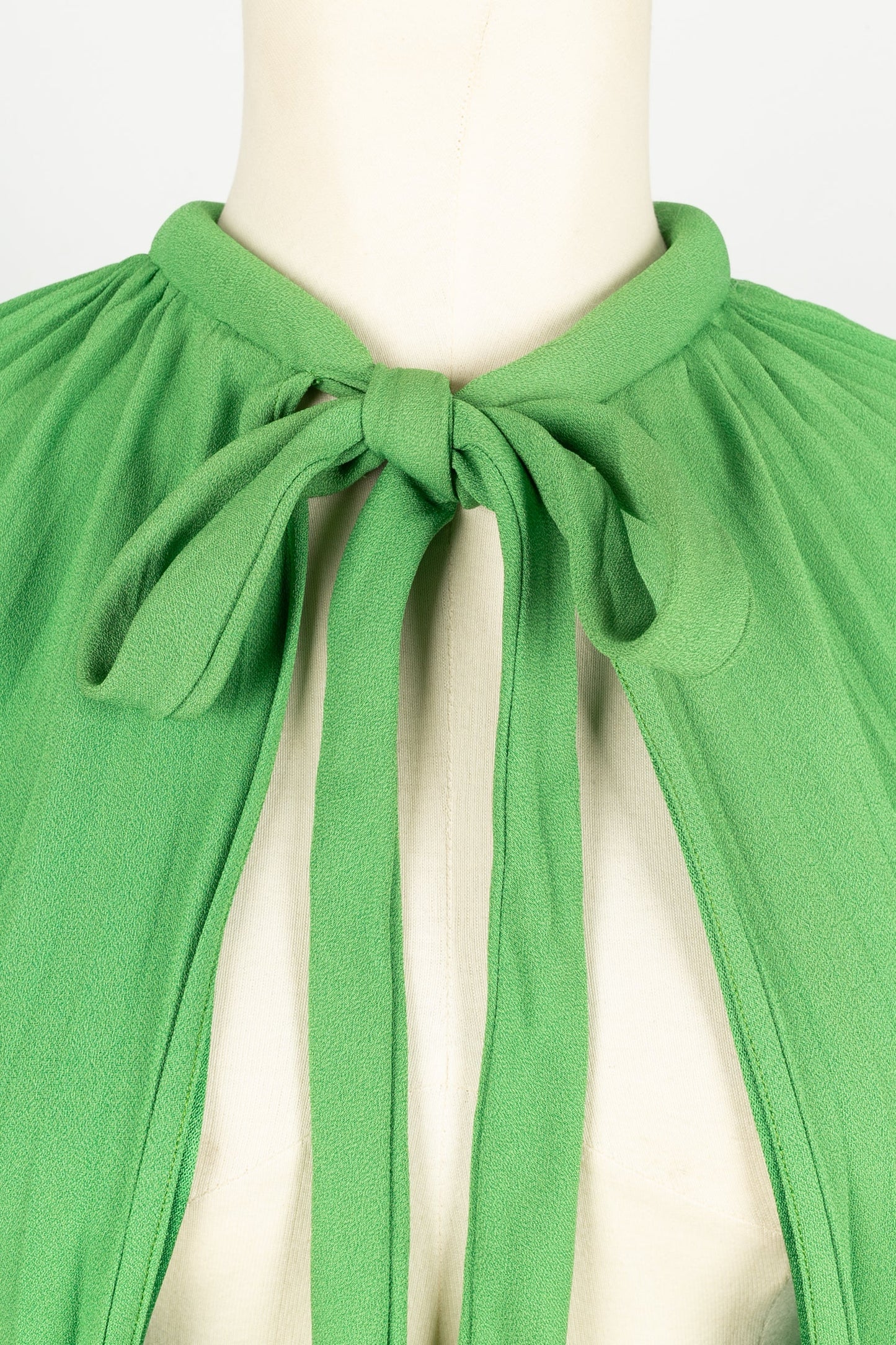 Robe et cape Azzaro