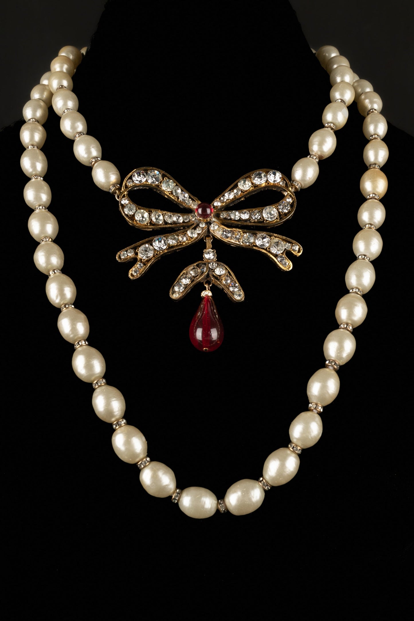 Collier noeud Chanel
