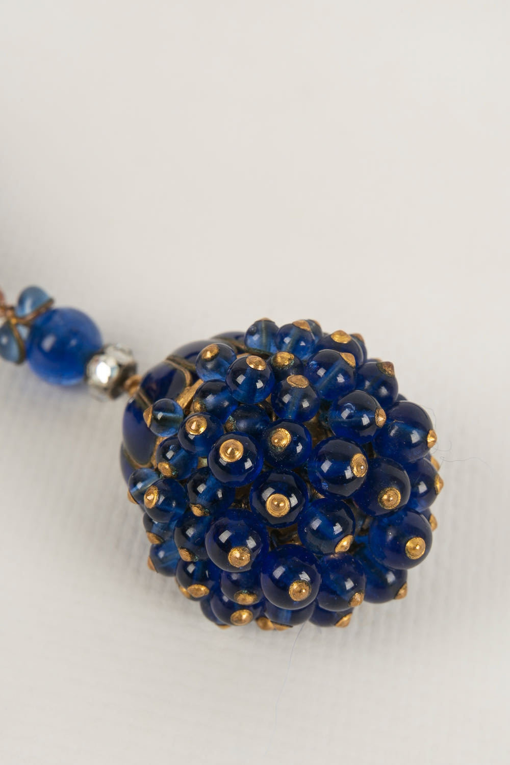 Collier en verre ancien