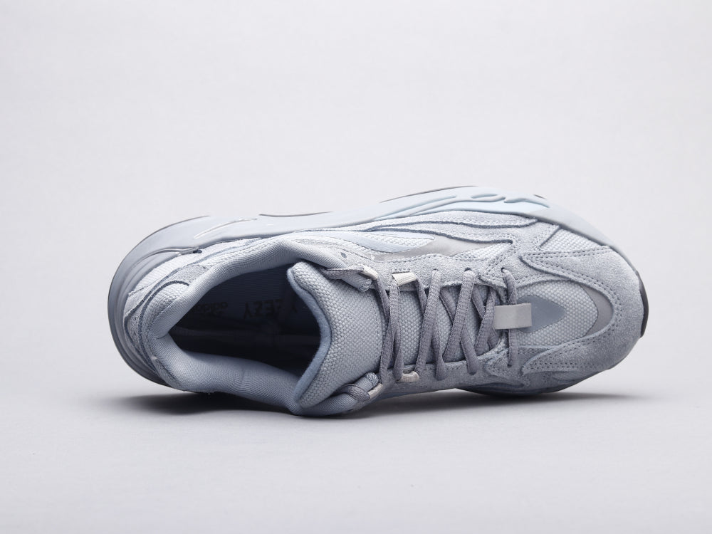 GLM - Yzy 700 Hospital Blue Sneaker
