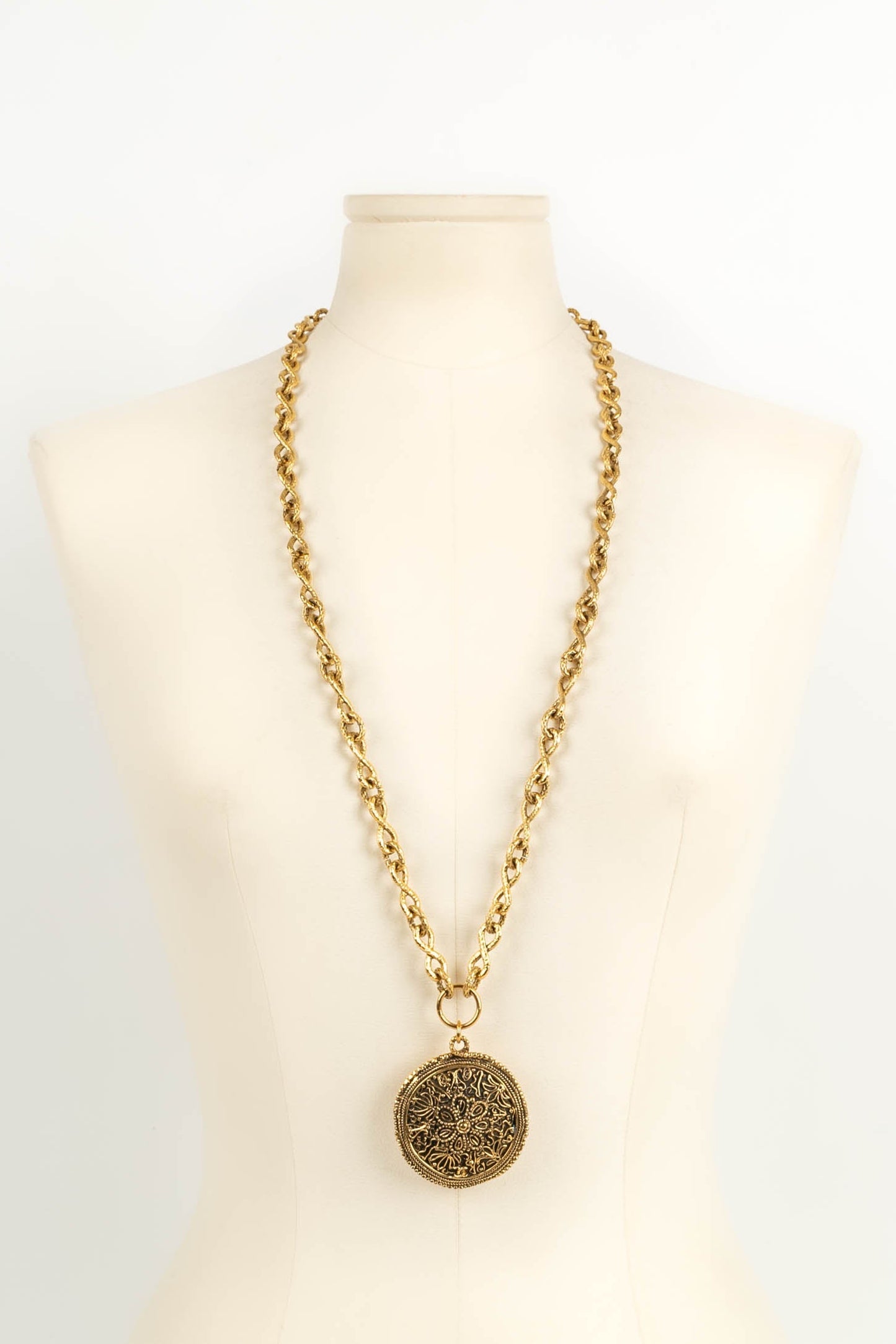 Collier mÃƒÆ’Ã‚Â©daillon Chanel 1986